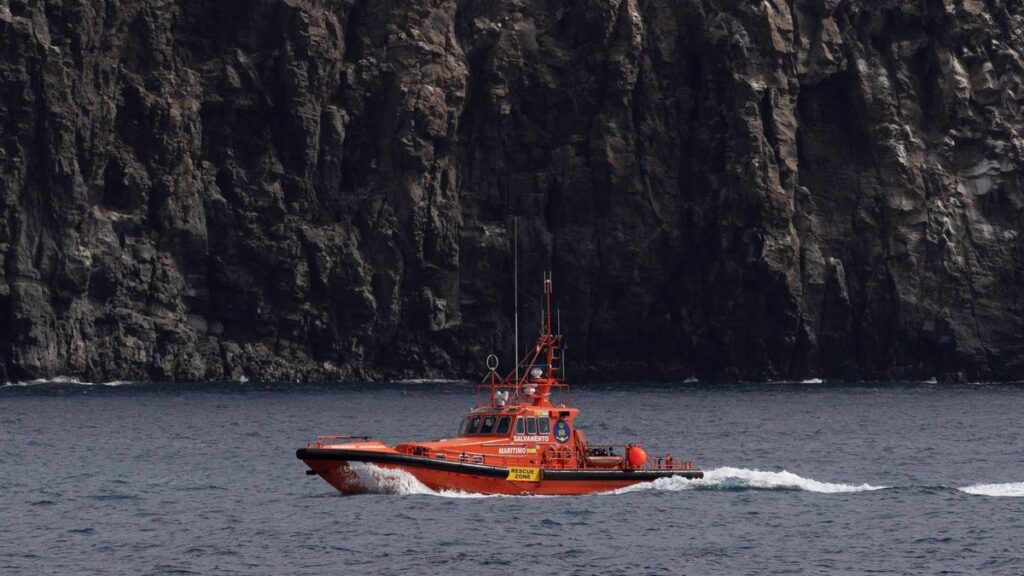 cayuco rettung teneriffa costa del silencio