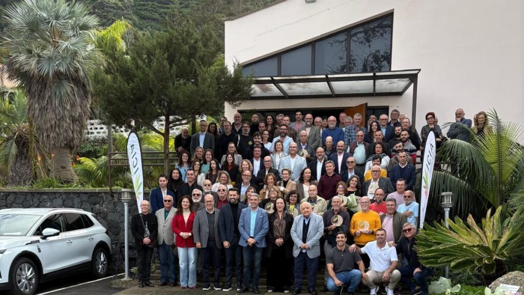 fauxpas behoerde feiert mit festland wein