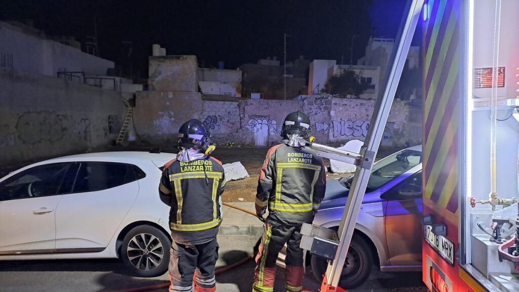 feuerwehr rettet migranten aus brennendem haus arrecife