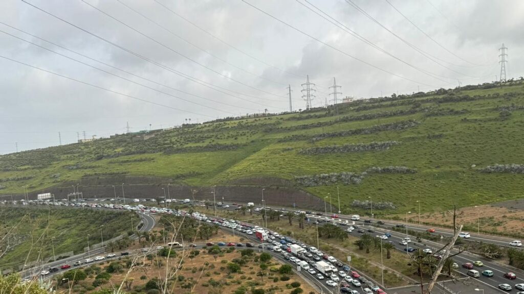 verkehrsunfall gc1 gran canaria karneval stau