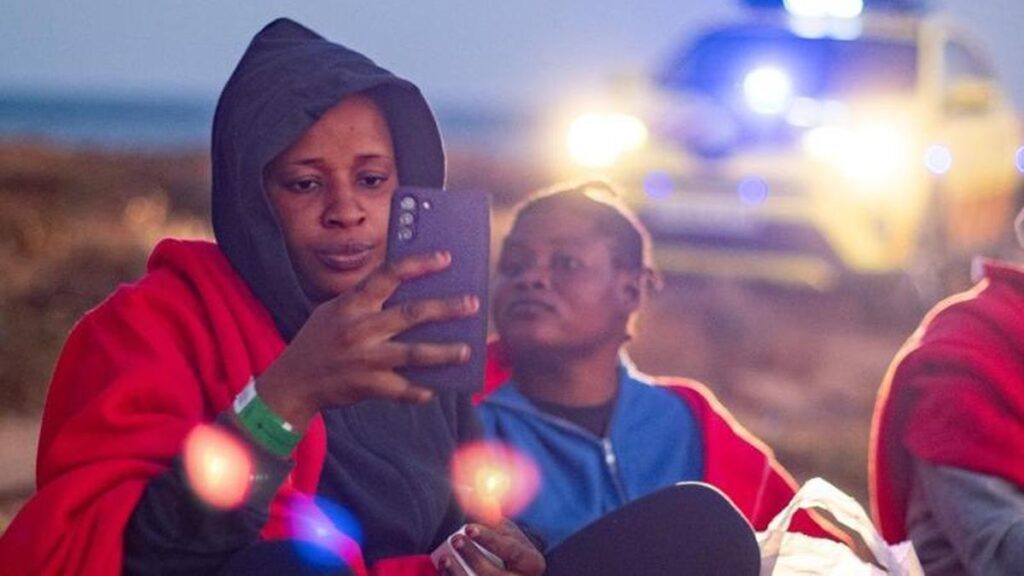 chinas smartphones ueberlebenswerkzeug fluchtroute kanaren