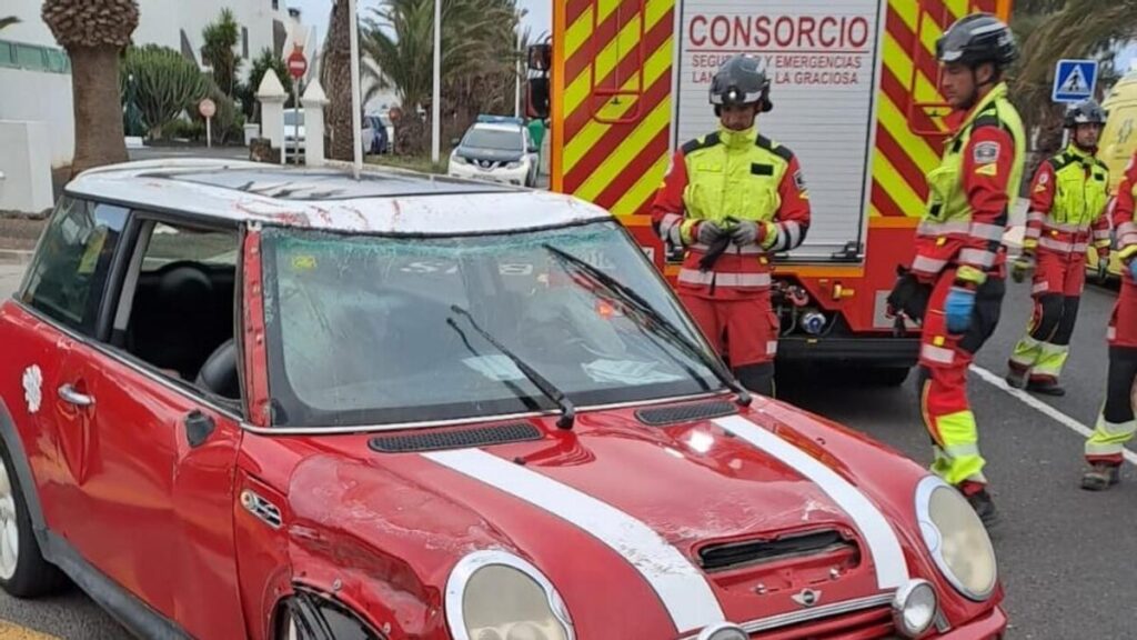 verkehrsunfall costa teguise lanzarote fahrzeug ueberschlagen
