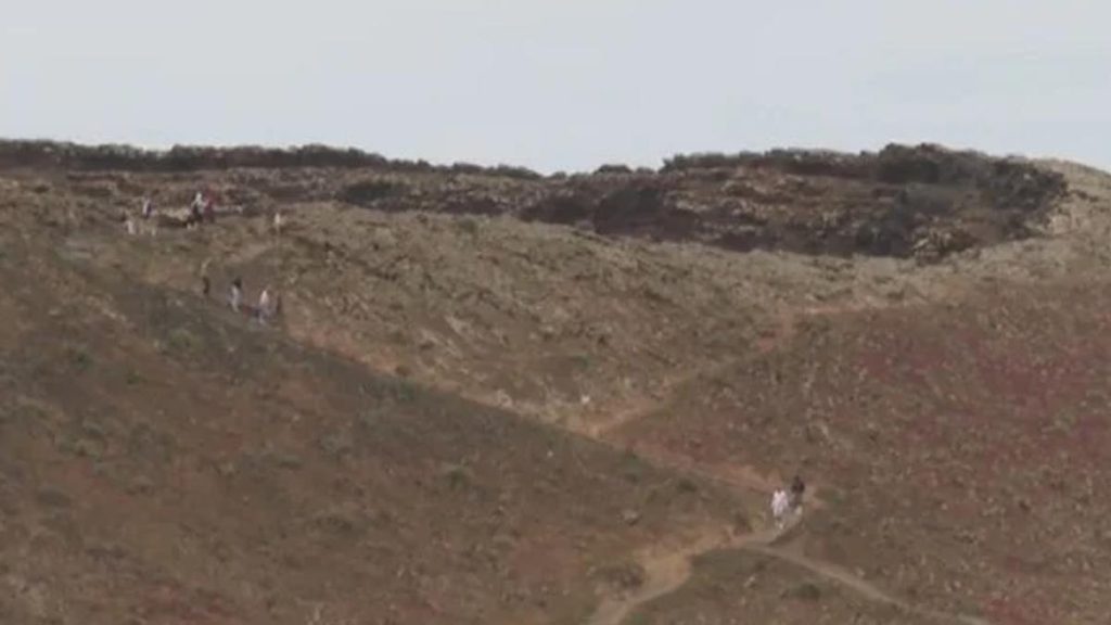 deutsche touristen steine fuerteventura naturschutzgebiet