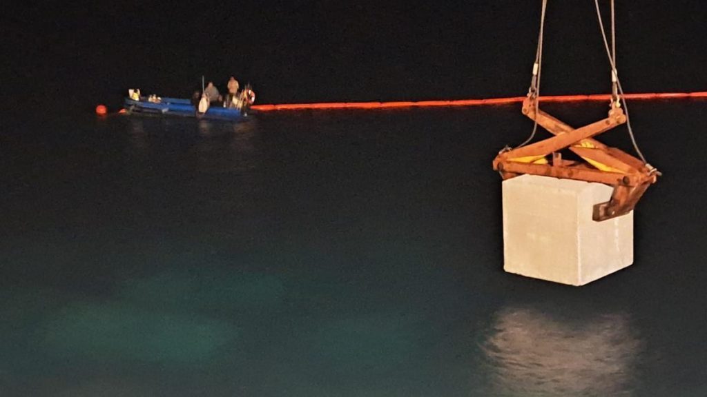 los cristianos hafen damm verstaerkung betonbloecke