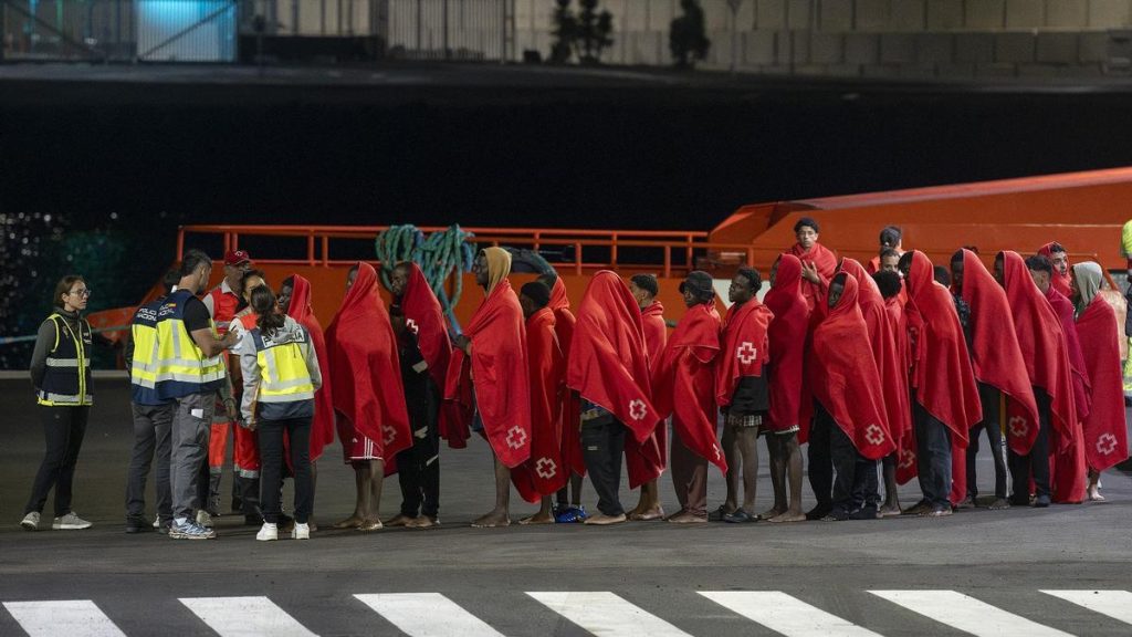 migranten rettung lanzarote schlauchboot