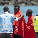 fluechtlingsboot vor lanzarote menschen gerettet
