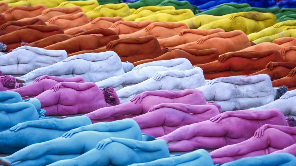 spencer tunick regenbogen flagge gran canaria