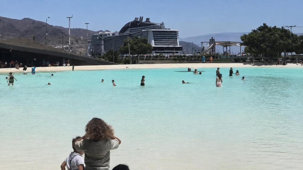 touristen baden verboten teich plaza espana teneriffa